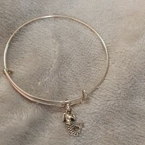 Mermaid with long hair to the waist and face showing Fancy Bangle